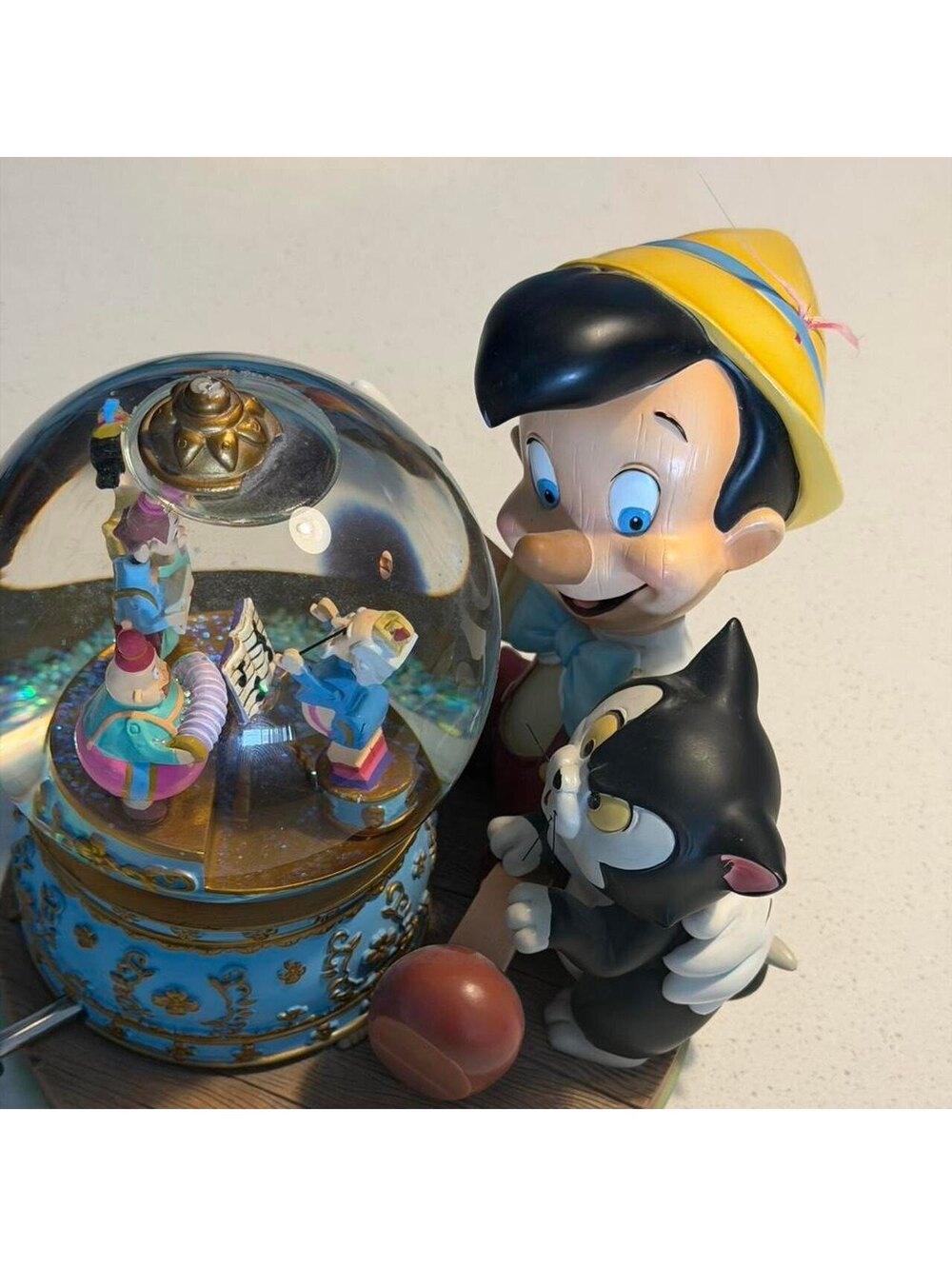 Vintage Disney Pinocchio Music Box Snow Globe w Figaro Cat